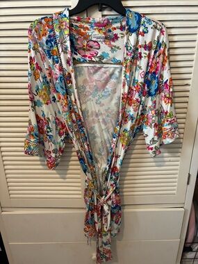 Vera Bradley White Floral Tie-Front Robe with Multicolor Blooms